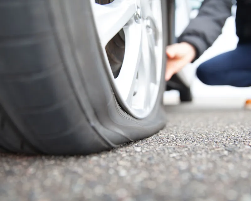 Pneu crevé, à plat, dépannage crevaison Pneu crevé, à plat, dépannage crevaison