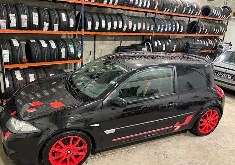 Remplacement de pneus à Givors sur Mégane RS Remplacement de pneus à Givors sur Mégane RS